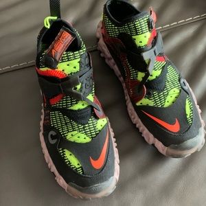 Ike sneakers size 8.5